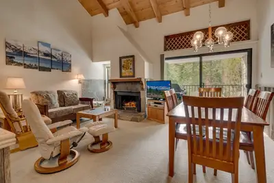Image de Vue sur la forĂŞt: 3 Br, 2 Ba Townhouse Ă Carnelian Bay, pour 7 personnes
