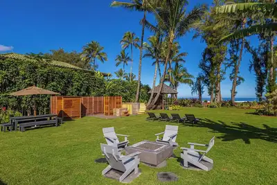 Image de Cottage de luxe en bord de mer sur la baie de Hanalei!