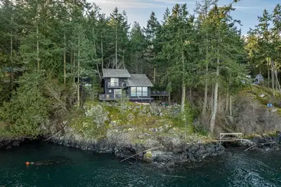 Image de Bord de l'eau, vues incroyables, près de Friday Harbor. Maison de canal # 333