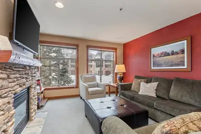 Image de Ski-in / out condo w / accès au Club Solitude - piscines, bains à remous, et plus!