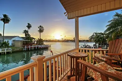 Image de Port Isabel Cottage w \/ Intracoastal Waterway Views