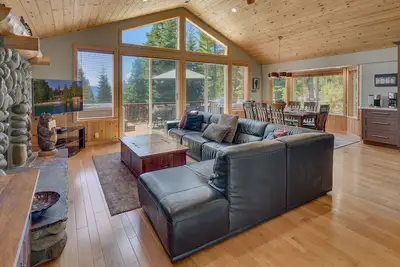 Image de Treetop Lodge: 5 Br / 3. 5 Ba cinq chambres �� coucher en Carnelian Bay, pour 12 personnes