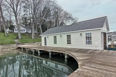 Image de Maison de 5 chambres à coucher et cabane de bateau-située dans le bord du lac Charlevoix