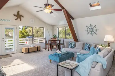 Image de 3713 Sandy Toes Cottage ~ Promenade au centre-ville de Carmel