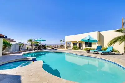 Image de Lake Havasu City Cottage avec piscine, spa et vue sur le lac!