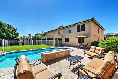 Image de Maison expansive à Litchfield Park avec piscine privée!