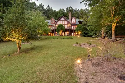 Image de Chalet Grand Ellijay avec vue sur la montagne + table de billard!