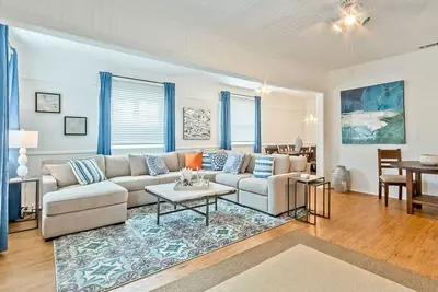 Image de Joliment décoré et mis à jour 1930's Cottage 2 pâtés de maisons de populaire South End Beach et Restaurants