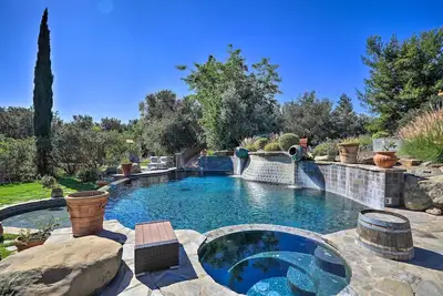 Image de Ranch privé avec vue sur les vignes et piscine à débordement