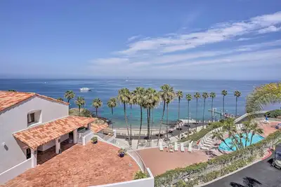 Image de Villa Avalon Townhome calme avec vue sur la mer et balcon