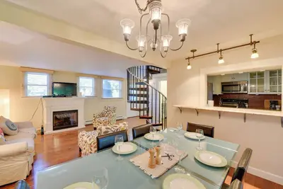 Image de Provincetown Condo w / Patio & Grill-Great location!