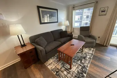 Image de Parking gratuit, Wifi et bain à remous *: Rénov��, Ml # 304; 2br / 2Bath Ski in / Out
