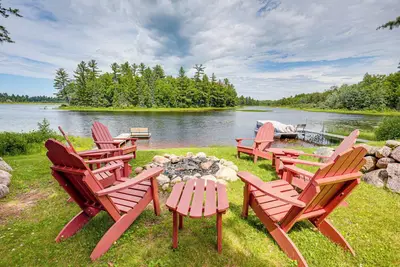 Image de Lakefront Mercer Cabin avec 2 lofts, foyer et porche