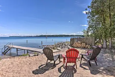 Image de Cozy Suttons Bay Cottage w / Shared Dock & Fire Pit!