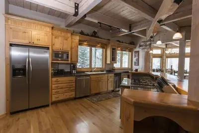 Image de Moose Run 353 est un lotissement exceptionnel de 4 chambres avec accès skis aux pieds.