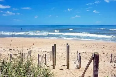 Image de Oceanfront- 4 chambres, accès direct à la plage, véranda avec moustiquaire, Classic Beach House