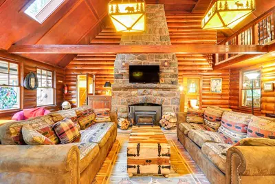 Image de Isolé 'Minikahda Lodge' - Mins to Mt. Capuche!