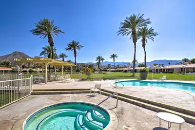 Image de Condo Indian Wells avec vue sur la montagne, accès au patio et à la piscine