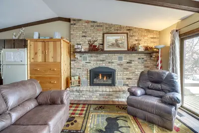 Image de Breezy Point Family House w / Dock sur le lac Pelican!