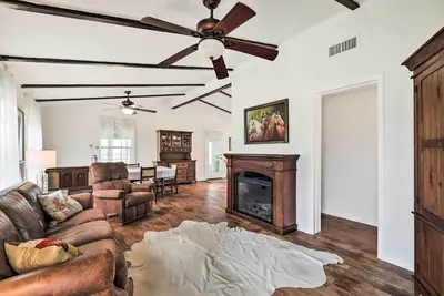 Image de Carmine Cottage sur 60 Acre Farm w / Porch & Pond!