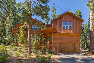 Image de Dans les bois sauvages: 4 Br / 2. 5 Ba quatre chambres ��� coucher à Tahoe Vista, 11 personnes