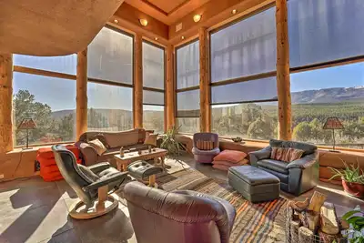 Image de 'Hawk Hill Retreat House' pittoresque sur 10 hectares avec spa