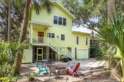 Image de Grande maison isolée Pet Friendly sur une route privée avec plan d'étage ouvert et 2 porches filtrés