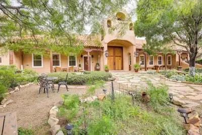Image de Luxueuse villa Los Cerrillos Hillside avec vues!