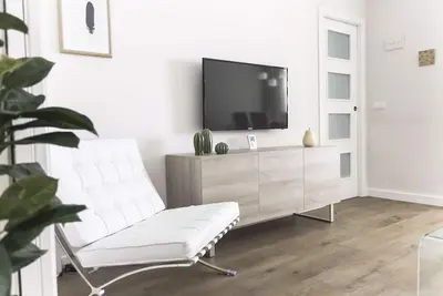 Bel appartement dans le centre, entièrement rénové. Wifi + parking gratuit