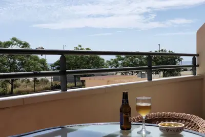 Bel appartement en bord de mer en face de la plage