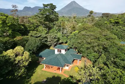 Image de Arenal Luxury Paradise | Paresseux, toucans, oiseaux colorés, grenouilles et bien plus encore!