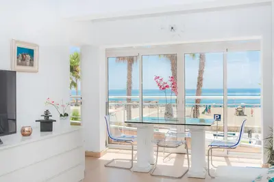 Image de Appartement De Luxe 1er Ligne Plage De Malagueta Centre Insonorable Sur La Mer