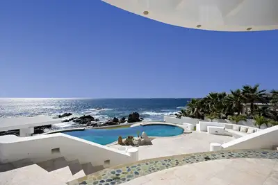 Image de Oceanfront Luxury Villa -Landmark Estate -avec concierge- (peut inclure Suburban
