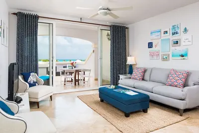 Magnifiquement conçu 1 chambre avec vue panoramique sur l'océan et immense terrasse