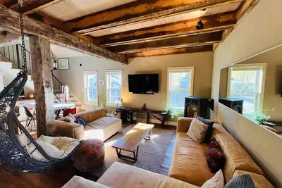 Image de Le meilleur emplacement en ville! Marchez partout! Bain à remous, vélos gratuits, douche à vapeur!