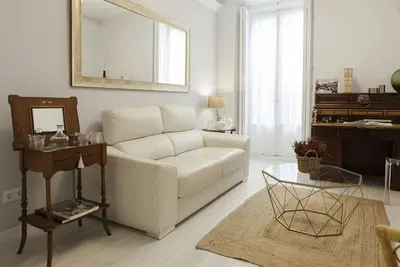Image de Il ouvre ce nouvel appartement élégant et spacieux, à côté de la Plaza Mayor et du Sol