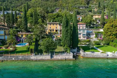 Image de The Lake is Our Pool ♡ Frontlake Villa & Park / Sleeps 12 +1 Baby / Pet Friendly