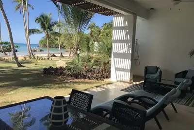 Image de Belle Beachfront Condo à 50 pas de la belle plage de Playa Bonita