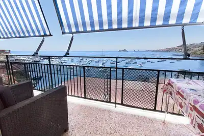 Image de La Terrasse De Capomulini maison panoramique sur la mer d'Acireale au pied de l'Etna