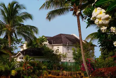 Image de Belle villa avec vue sur la mer: jacuzzi, salle de gym, piscines, tennis