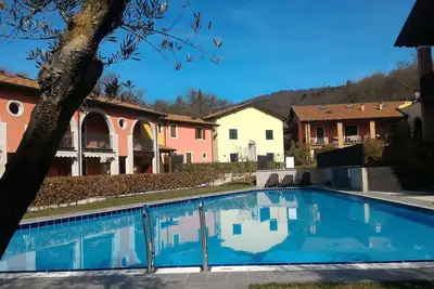 Image de Appartement De 2 ÉTAGES Avec Terrasse Et Piscine (Wi-Fi & Air Cond. Inclus)