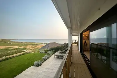 Image de Ravissante Beach House - Vues spectaculaires sur la mer!