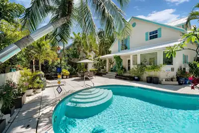 Image de Seven Mile Beach - 4 bd 3 bth, résidence privée de style resort avec piscine