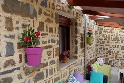 Image de Stavies maison en pierre traditionnelle sud de la Crète. Confidentialité - vélos gratuits.
