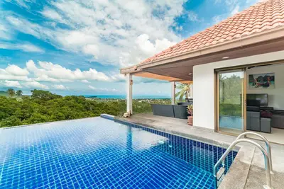 Image de Belle villa avec vue sur la mer depuis chaque chambre. Piscine privée à débordement avec vue sur la mer