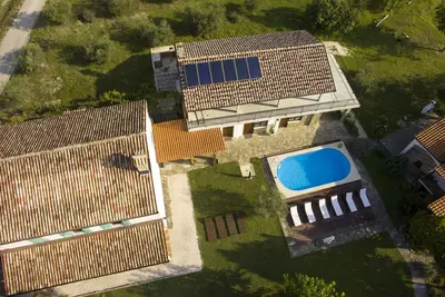 Image de Villa en pierre magique de 5 lits avec maison d'hôtes, piscine, jardin bio et parc