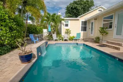 Image de 3 chambres, 2 salles de bain maison avec piscine - Marche vers l'Atlantique!