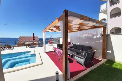 Image de Appartement en bord de piscine avec piscine chauffée et jacuzzi ap5