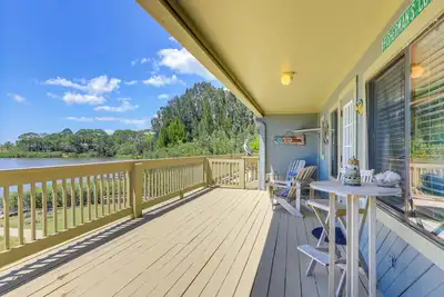 Image de Waterfront 2br Cedar Key Duplex Maison w / Dock!