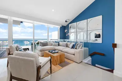 Image de Magnifique duplex Ph moderne pour les familles avec la meilleure vue sur les CaraĂŻbes